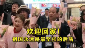两个女人裸体互吻互摸